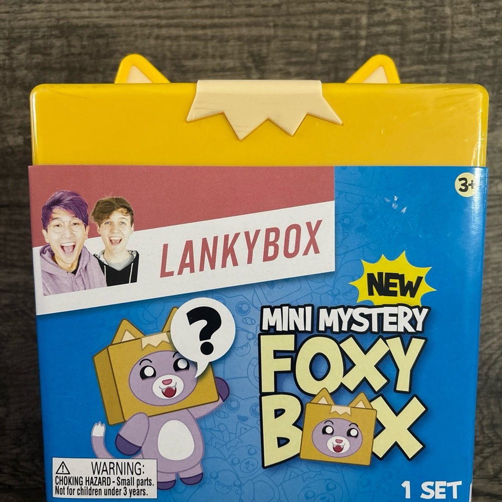 LankyBox Yellow and Blue Mystery Action Figure Playset